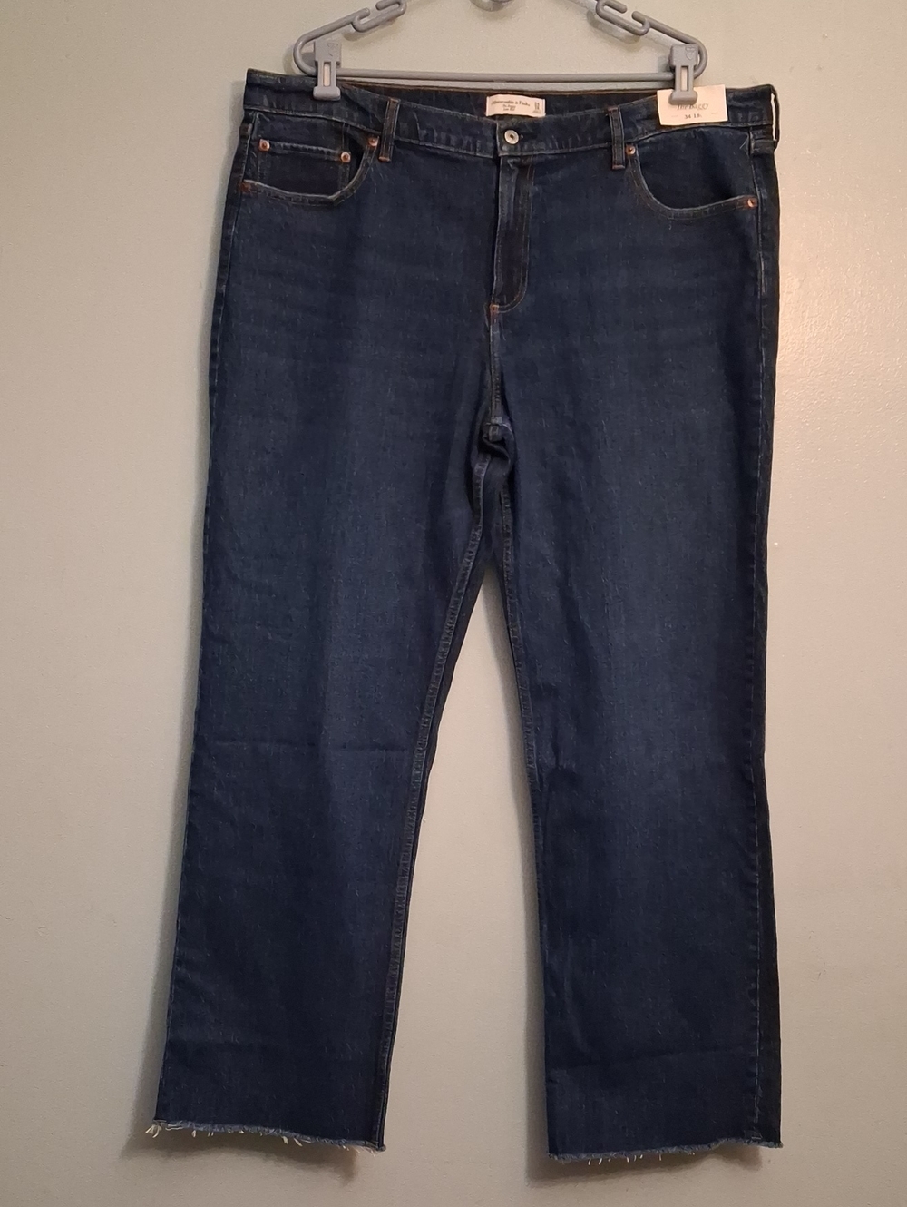 Abercrombie & Fitch The Baggy Size 18Long(34) Low-rise Blue Denim Jeans.